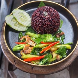 คะน้าปลาเค็ม(ราดข้าว)