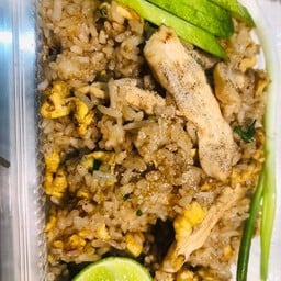ข้าวผัดอกไก่