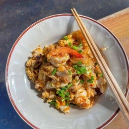 เส้นใหญ่คั่วซอสสุกี้ทะเล