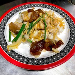 ข้าวราดผัดขิงสดไก่