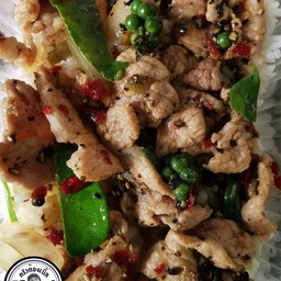 ข้าวราดผัดพริกไทยดำ