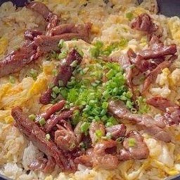 หมูผัดกระเทียมไข่ข้นราดข้าว