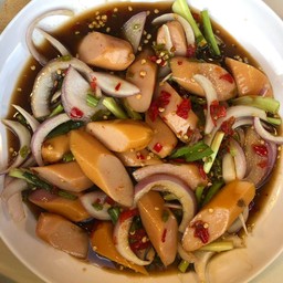 ยำใส้กรอก