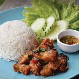 ข้าวราดกระเพราหมูกรอบ