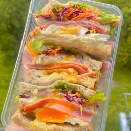 แซนด์วิชนายคอมมานโดแซ่บบอกเยย