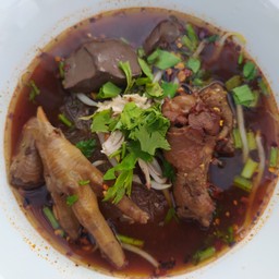 ก๋วยเตี๋ยวหมูหมัก+ไก่ตุ๋น ต้มยำ