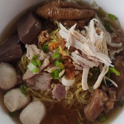 เกาเหลารวมหมูหมัก + ไก่ตุ๋น