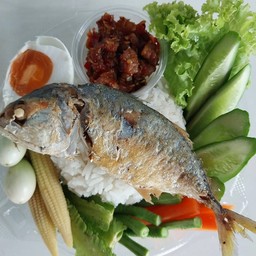 ข้าวน้ำพริกมะขามผัดหมูสับ