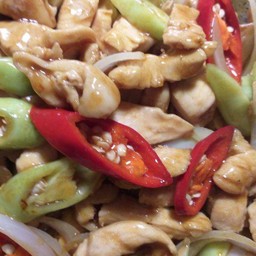 ไก่ผัดพริกราดข้าว