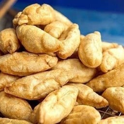 ชุดลูกชิ้นปลาระเบิด(เจ้าดัง) 8 ชิ้น+น้ำจิ้มรสเด็ด