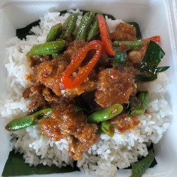 พริกแกงหมูกรอบ