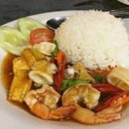 หมึกกุ้งผัดน้ำมันหอยราดข้าว