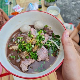 ก๋วยเตี๋ยวแซ่บทะลุซอย