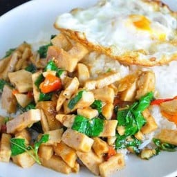 ข้าวกระเพราหมูยอ