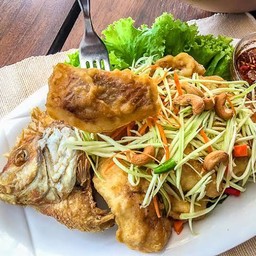 ปลาทับทิมทอด+ยำมะม่วง