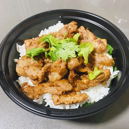 ข้าวหมูกระเทียม