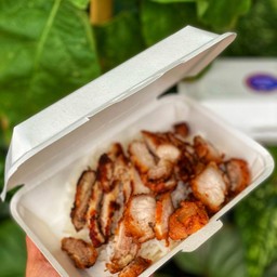 หมูทอดกับน้ำจิ้มแจ่ว