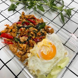 [อร่อยซ่ากับโค้ก] ข้าวกระเพราไก่+ไข่ดาว +  โค้ก ออริจินัล (กระป๋อง)