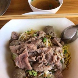 ก๋วยเตี๋ยวแห้งหมู