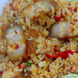 ข้าวผัดน้ำพริกเผาหมูหรอบ
