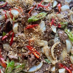 ผัดพริกเครื่องในไก่หัวหอม