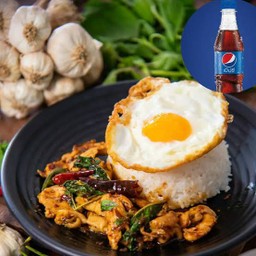 ข้าวกะเพราไก่+ไข่ดาว+เป๊ปซี่345มล1ขวดฟรีน้ำแข็ง1แกัว