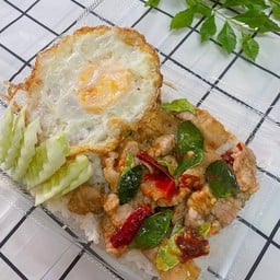 ข้าวหมูสามชั้นผัดกระปิ