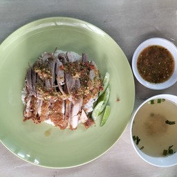ตาตั้ม ข้าวมันไก่ บางบัวทอง