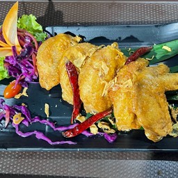 ปีกไก่ทอดกระเทียม