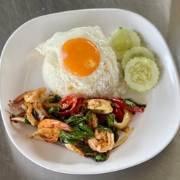 กระเพรากุ้งหมึก+ไข่ดาว-ราดข้าว