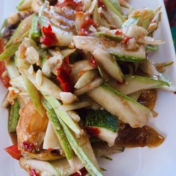 ตำแตง ยอ ปูปลาร้า Tum cucumbers with Thai sausages