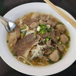ก๋วยเตี๋ยวเนื้อน้ำใส
