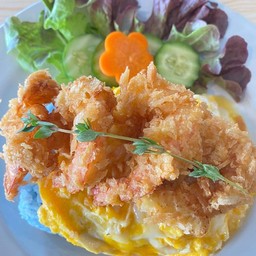 ข้าวไข่ข้นกุ้งทอด (Creamy Omelet w/Crispy Shrimps on Rice)