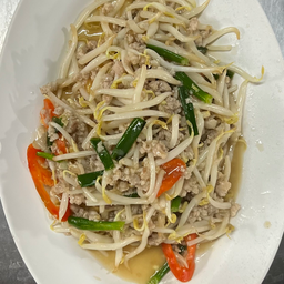 ถั่วงอกหมูสับ