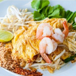 ผัดไทยห่อไข่กุ้งสด
