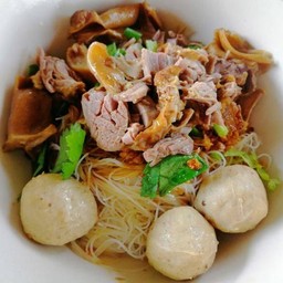 ก๋วยเตี๋ยวแห้ง ลูกชิ้น-หมูตุ๋น