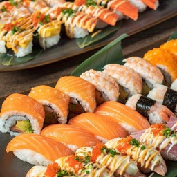 40 pieces (10 kinds) of nigiri and rolls