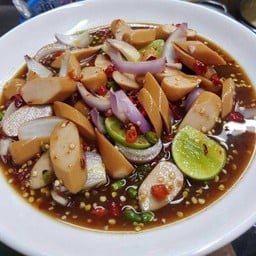 ยำไส้กรอกไก่