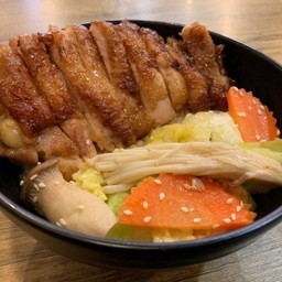 ข้าวหน้าไก่ยักษ์ย่างซอสญี่ปุ่น ฟรี กิมจิ