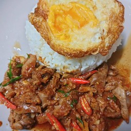 ข้าวราดผัดพริกแกงเครื่องในไก่