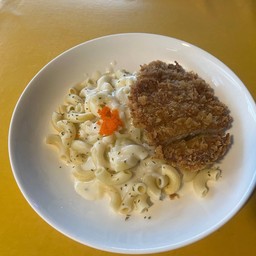 มักกะโรนีคาโบนาร่าหมูชุปเเป้งเกล็ดขนมปังทอดกรอบ