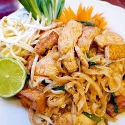 ผัดไทยไก่