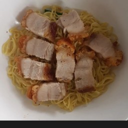 ก๋วยเตี๋ยวหมูกรอบ