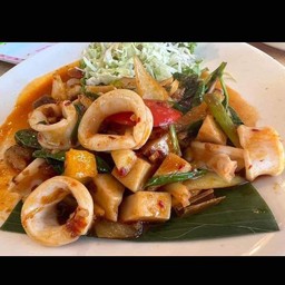 ปลาหมึกผัดพริกเผา
