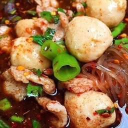 ก๋วยเตี๋ยวน้ำตกต้มยำหมู