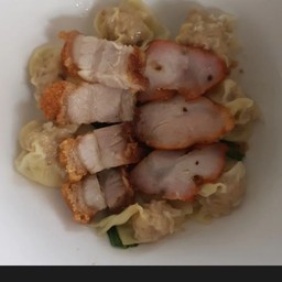 เกี้ยวหมูแดง+หมูกรอบ