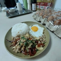 ลูกชิ้นทอด&อาหารอีสาน&ข้าวกล่อง 24ชม. ลาดพร้าว124