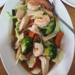 ผัดผักรวมมิตร กุ้ง