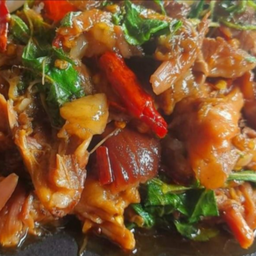 กะเพราหมูกรอบ(กับข้าว)