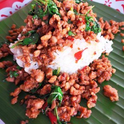 ข้าวราดกะเพราเนื้อสับ